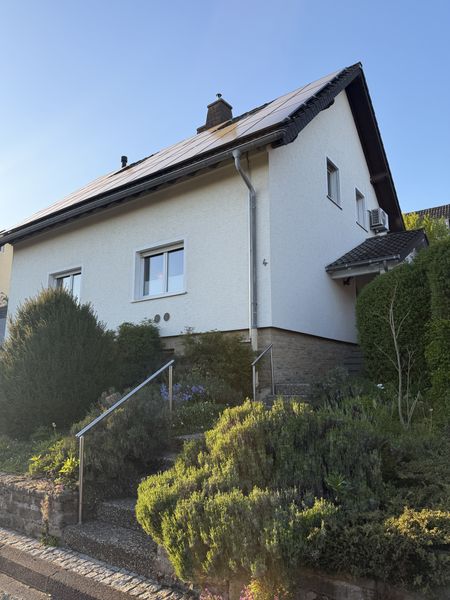 Viel Freiraum in Bitburg: Großzügiges Haus mit neun Zimmern